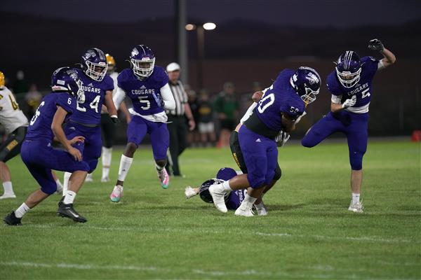 Spanish springs player running down the field to make a touchdown